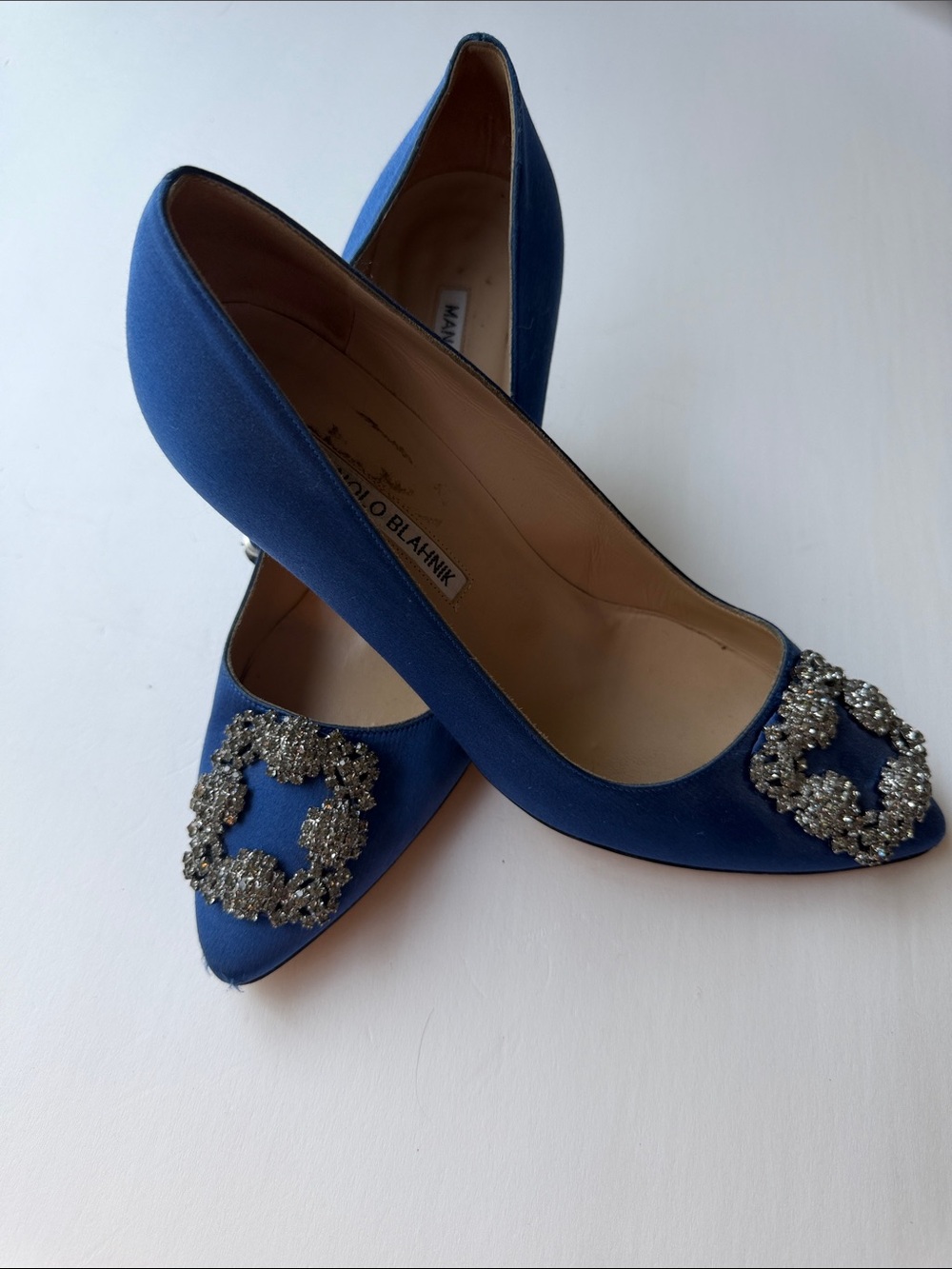 Manolo Blahnik Hangisi Blue Satin Pumps - Picture 4 of 4